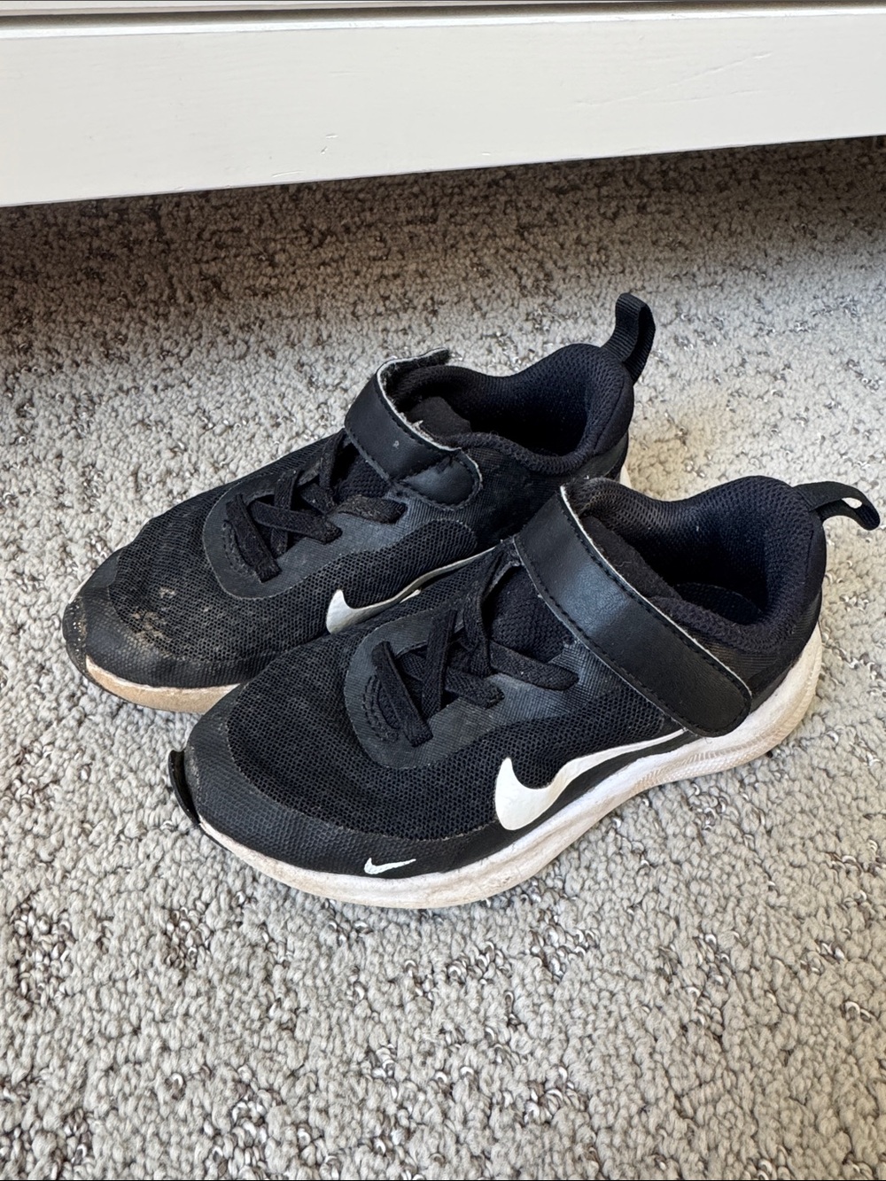Nike Kids Black and White Athletic Sneakers with Hook-and-Loop Strap